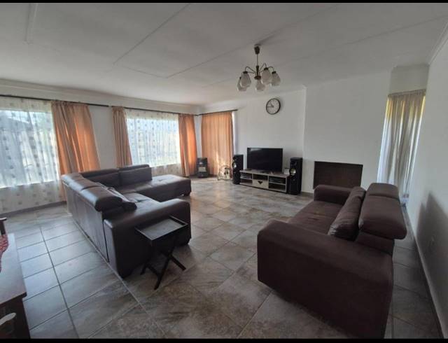 4 BEDROOM HOUSE FOR SALE IN DAL FOUCHE